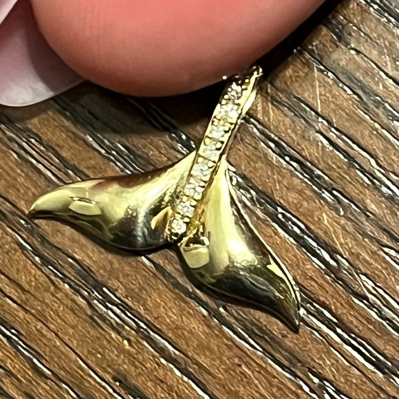 Effy solid 14k gold whale tail with diamonds like new, includes chain - Picture 5 of 5